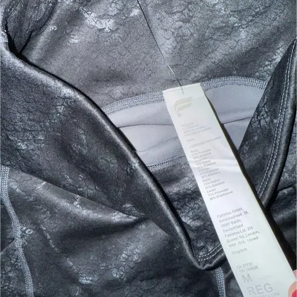 New Fabletics Cold Weather High Waisted Pocket Legging Reptilia size M - Picture 6 of 8